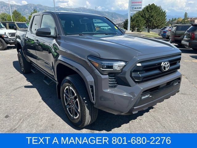 Used 2025 Toyota Tacoma SR5 AWD/4WD image 13