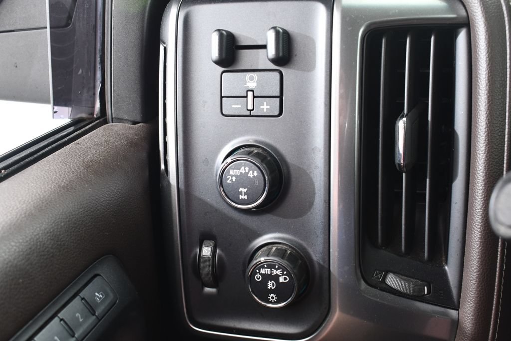 Used 2017 Chevrolet Silverado 1500 LTZ w/ Sport Package AWD/4WD image 29