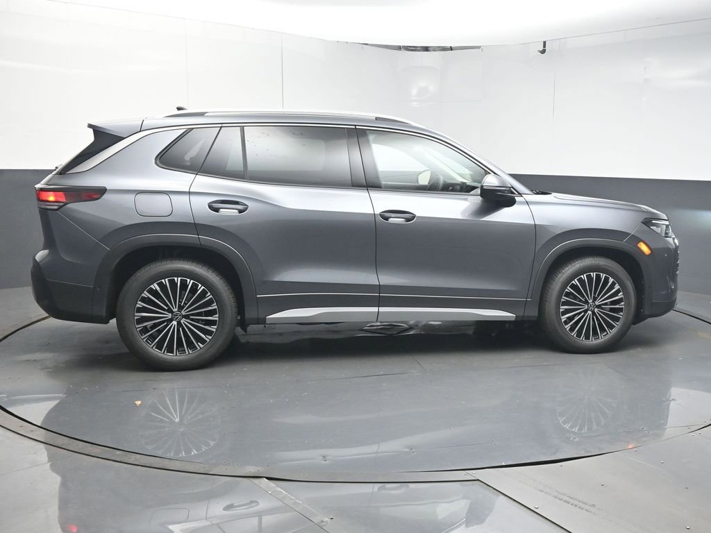 New 2026 Volkswagen Tiguan S FWD image 8