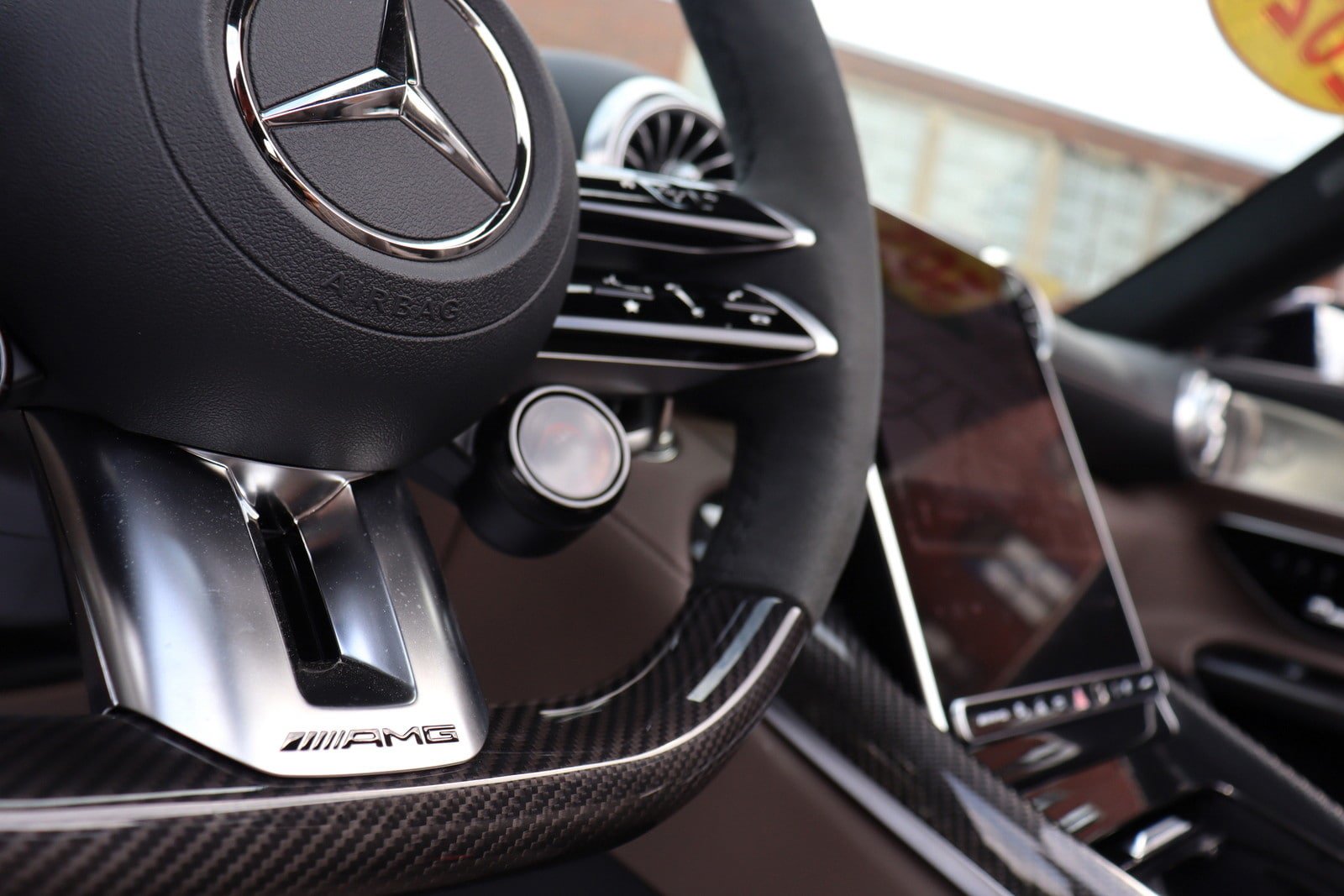 Used 2025 Mercedes-Benz SL 63 AMG 4MATIC image 17