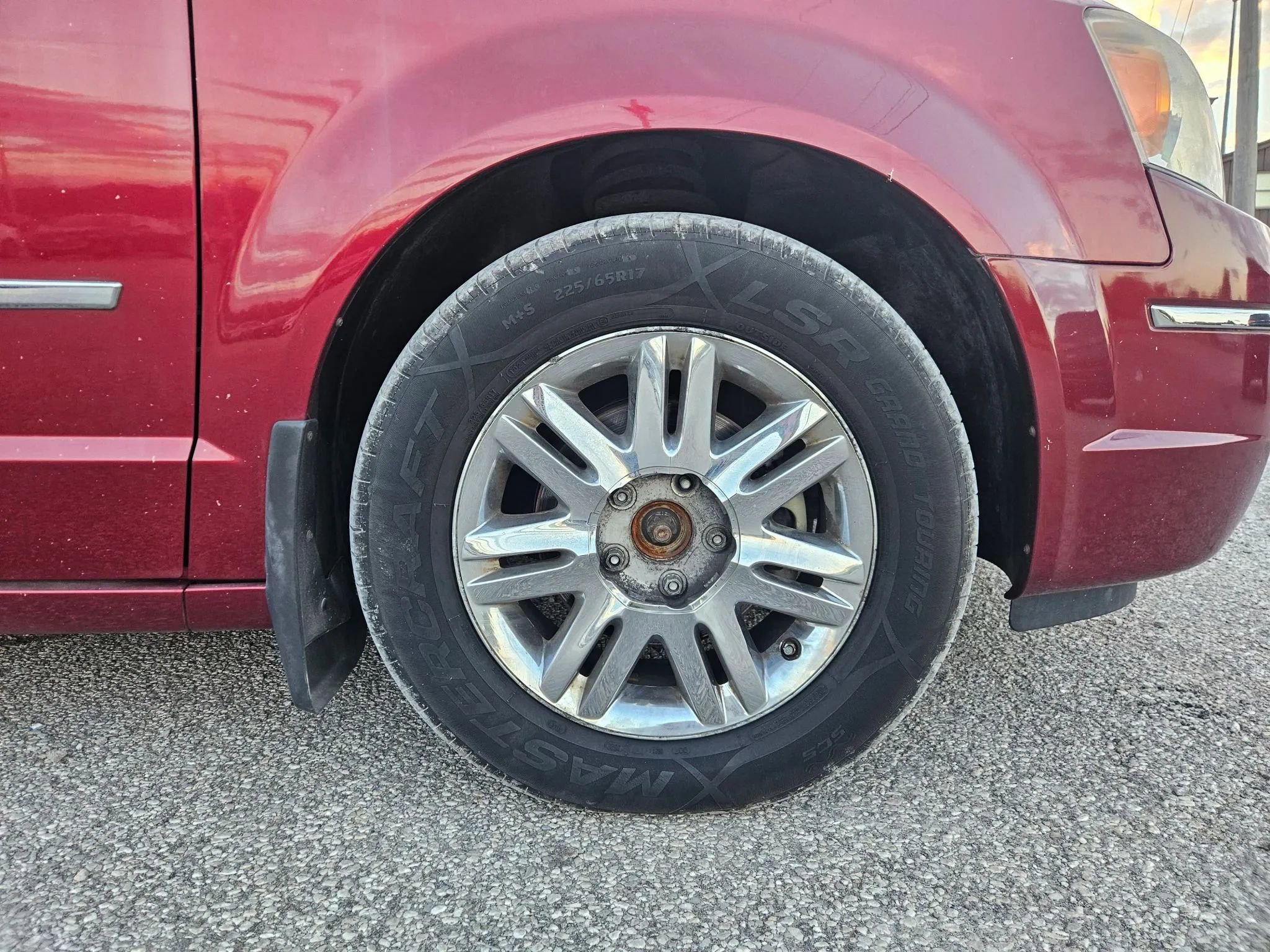 Used 2010 Chrysler Town & Country Limited FWD image 10