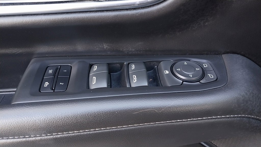 Used 2023 Chevrolet Suburban LT image 32