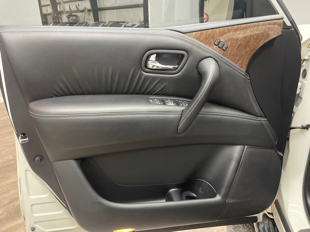 Used 2016 INFINITI QX80 Luxe w/ 22" Wheel Package image 15