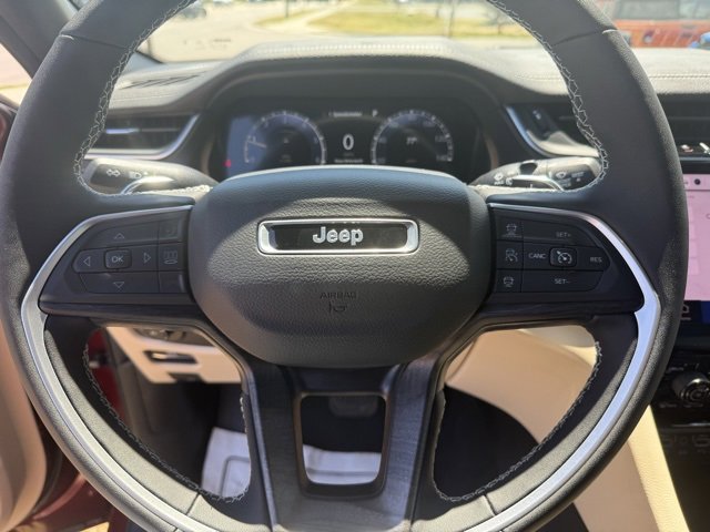 New 2025 Jeep Grand Cherokee Limited w/ Black Appearance Package image 16