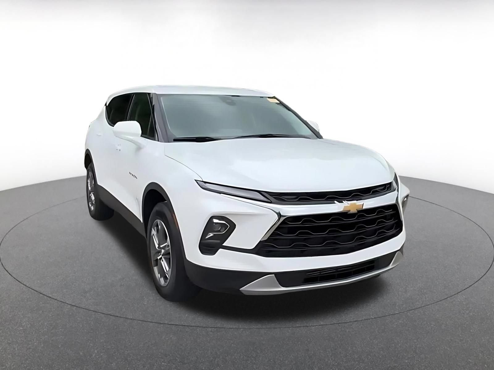 Used 2026 Chevrolet Blazer LT FWD image 3