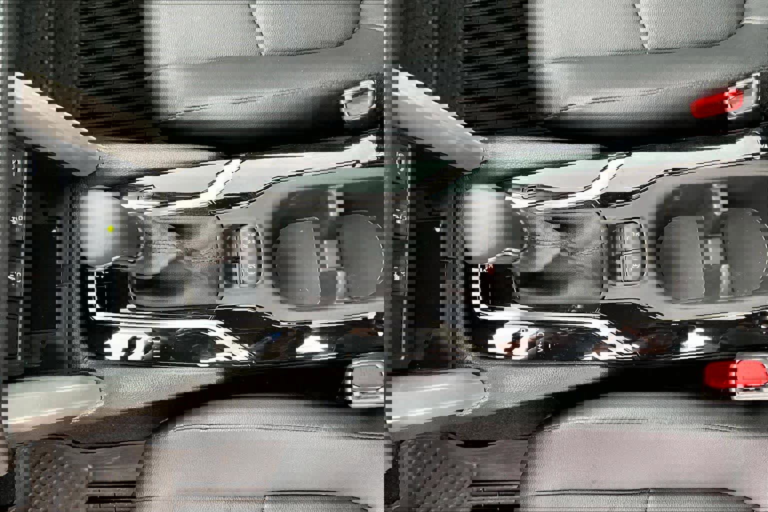 Used 2025 Toyota Corolla Cross XLE w/ Convenience Package image 16