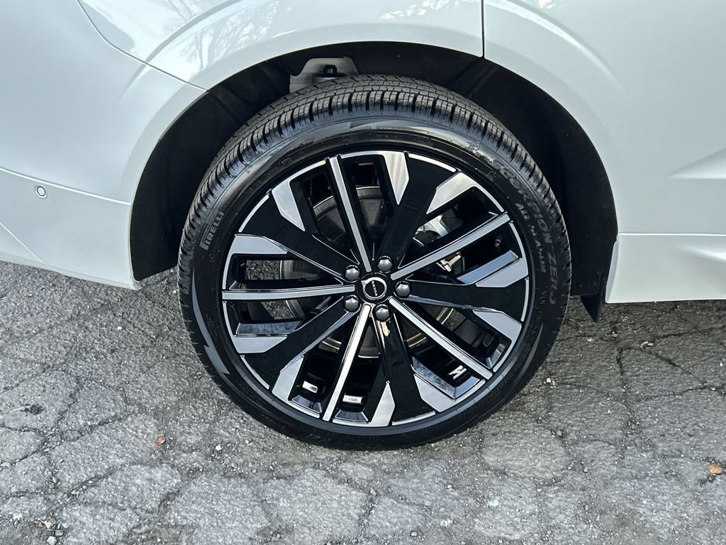 New 2026 Volvo XC60 T8 Ultra w/ Climate Package AWD/4WD image 12