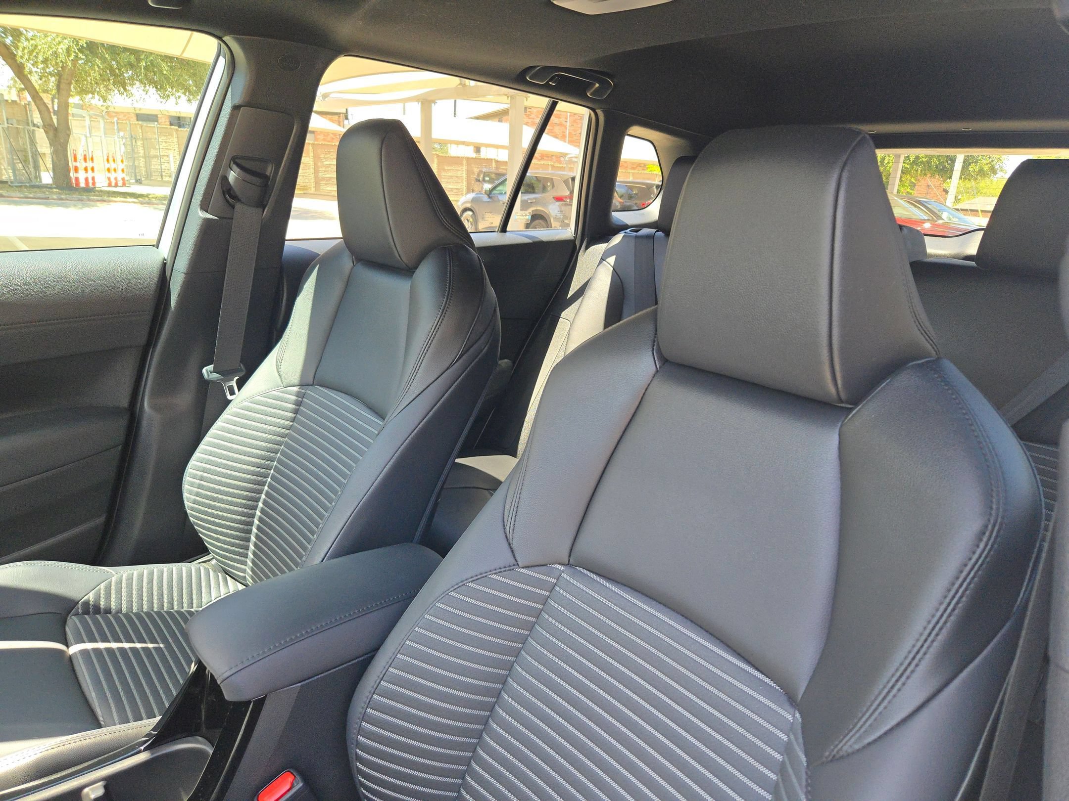 Used 2024 Toyota Corolla Cross AWD Hybrid w/ Convenience Package image 9