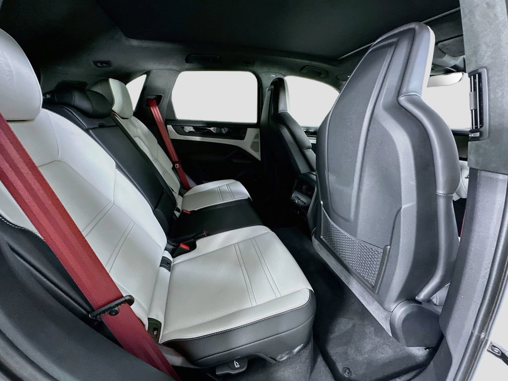 Certified 2026 Porsche Cayenne GTS AWD/4WD image 30