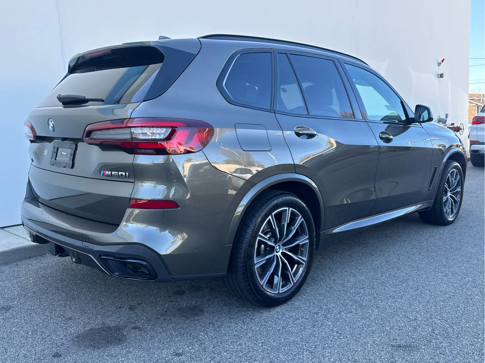Used 2022 BMW X5 M50i w/ Executive Package image 4
