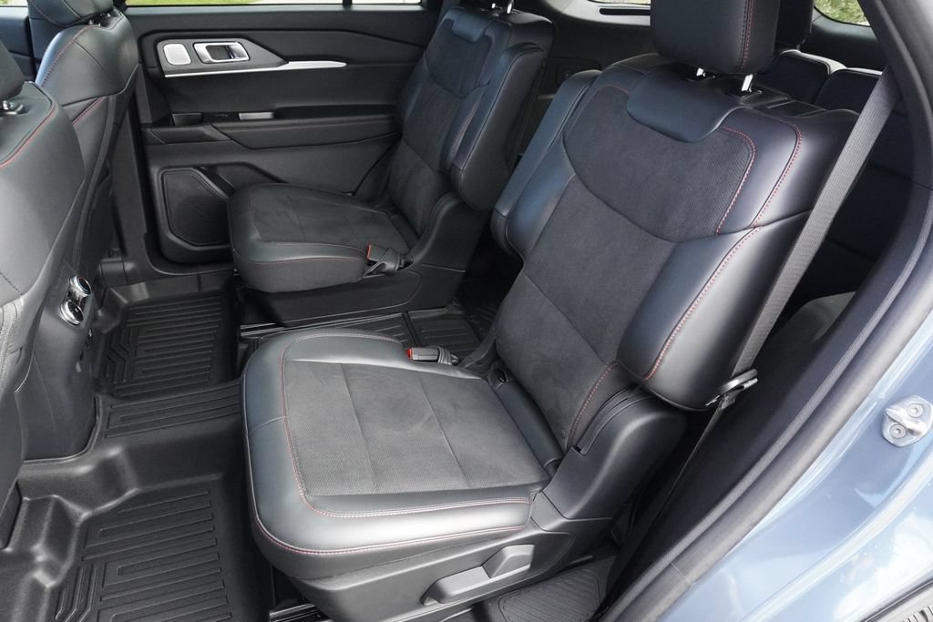 Used 2025 Ford Explorer ST w/ Sun And Sound Package AWD/4WD image 30