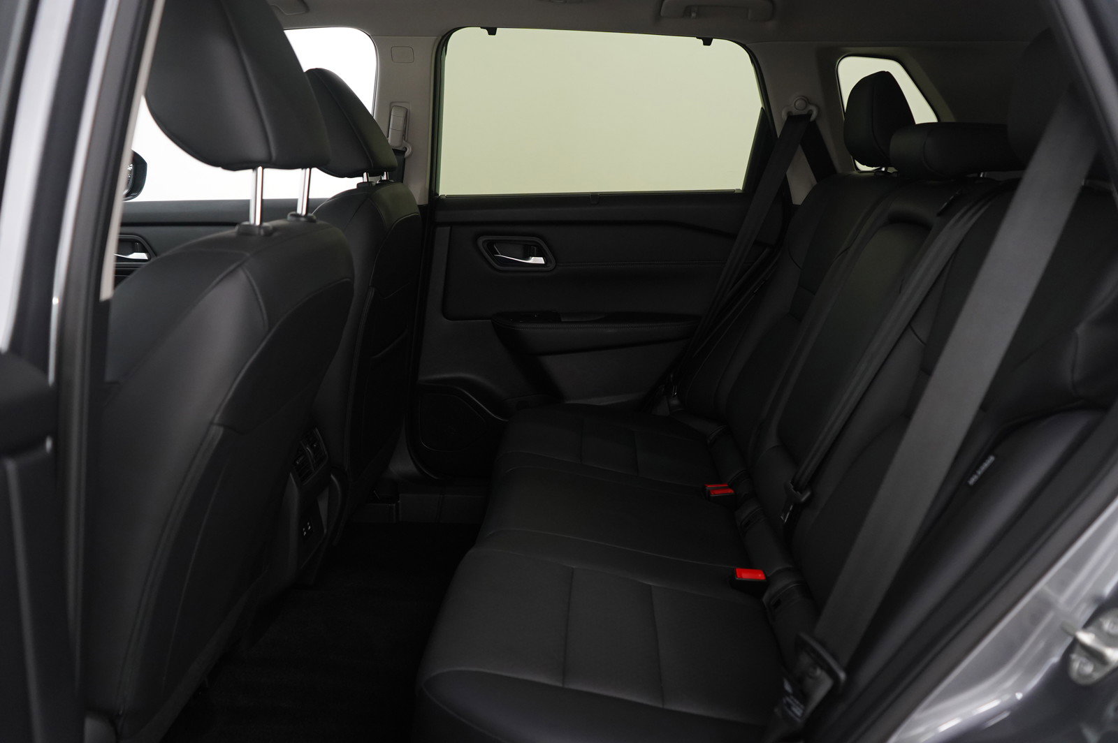 Used 2024 Nissan Rogue SV w/ SV Premium Package image 14