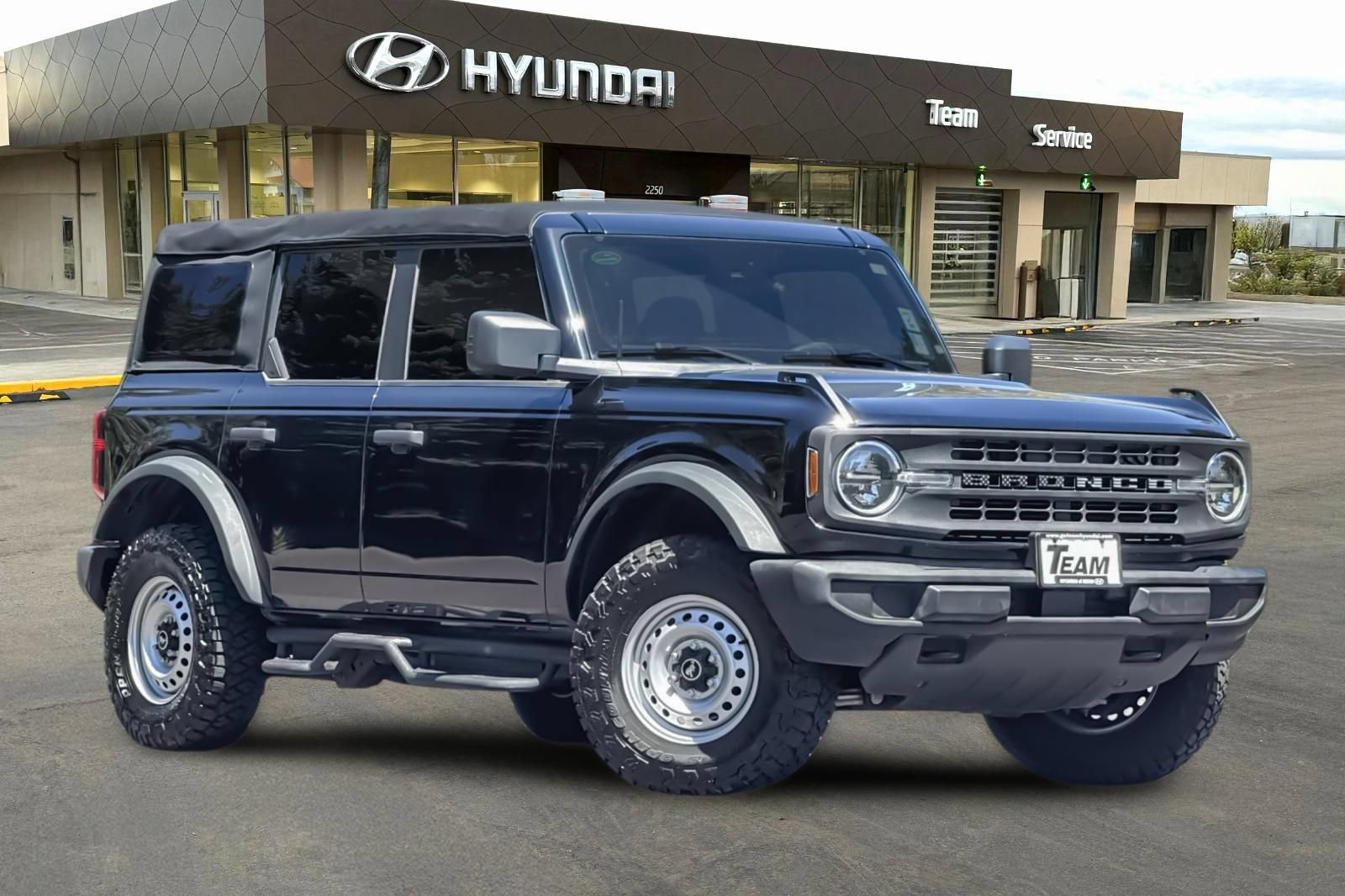Used 2022 Ford Bronco 4-Door AWD/4WD image 2