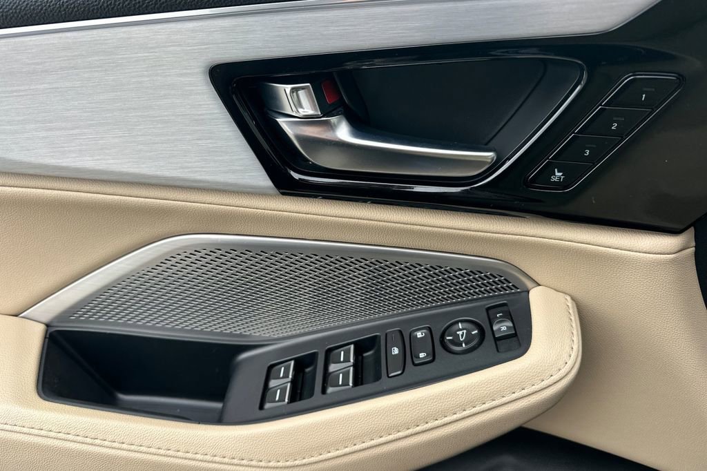 Certified 2023 Acura MDX SH-AWD image 12