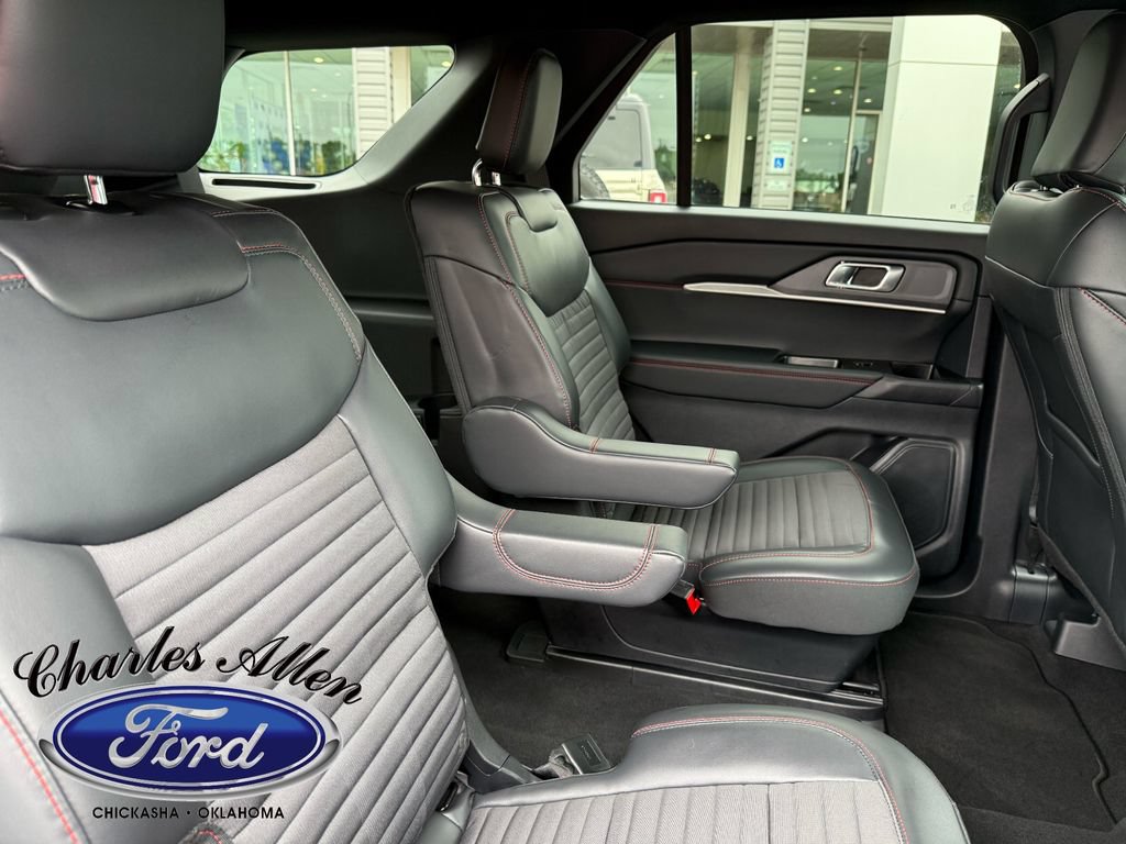 Used 2025 Ford Explorer ST-Line w/ Premium Package AWD/4WD image 18