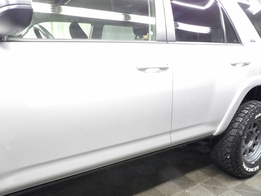 Used 2021 Toyota 4Runner SR5 AWD/4WD image 33