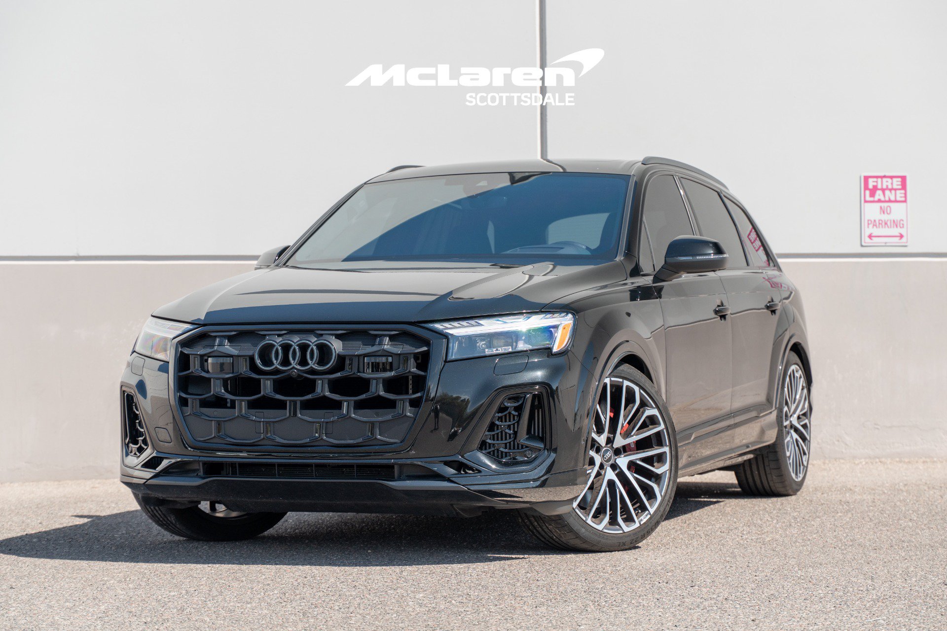 Used 2025 Audi SQ7 Prestige AWD/4WD image 2