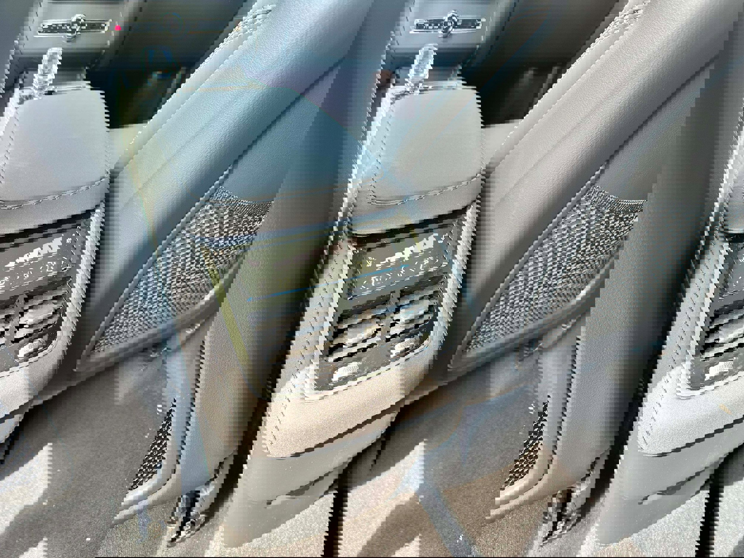 New 2026 Volvo XC90 B6 Ultra w/ Lounge Package image 17