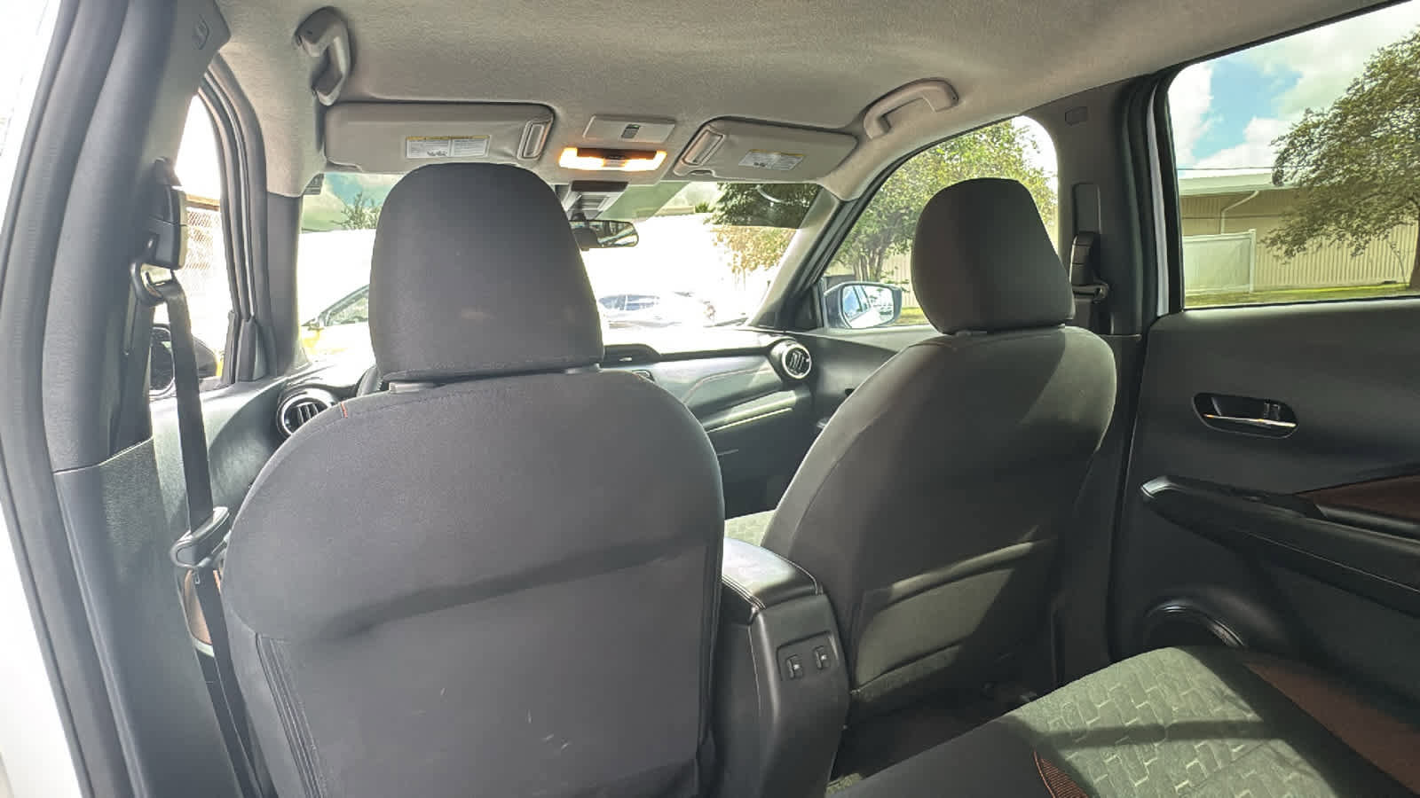 Used 2024 Nissan Kicks SR image 32