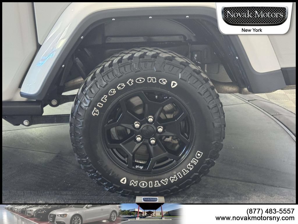 Used 2022 Jeep Gladiator Overland AWD/4WD image 8