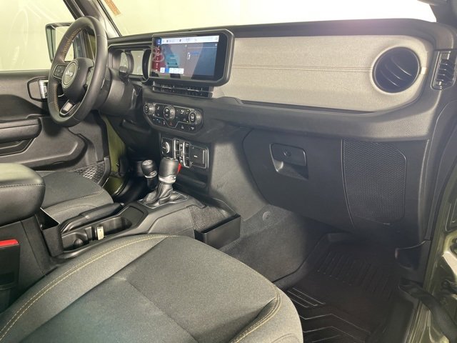 Used 2024 Jeep Wrangler Unlimited image 30