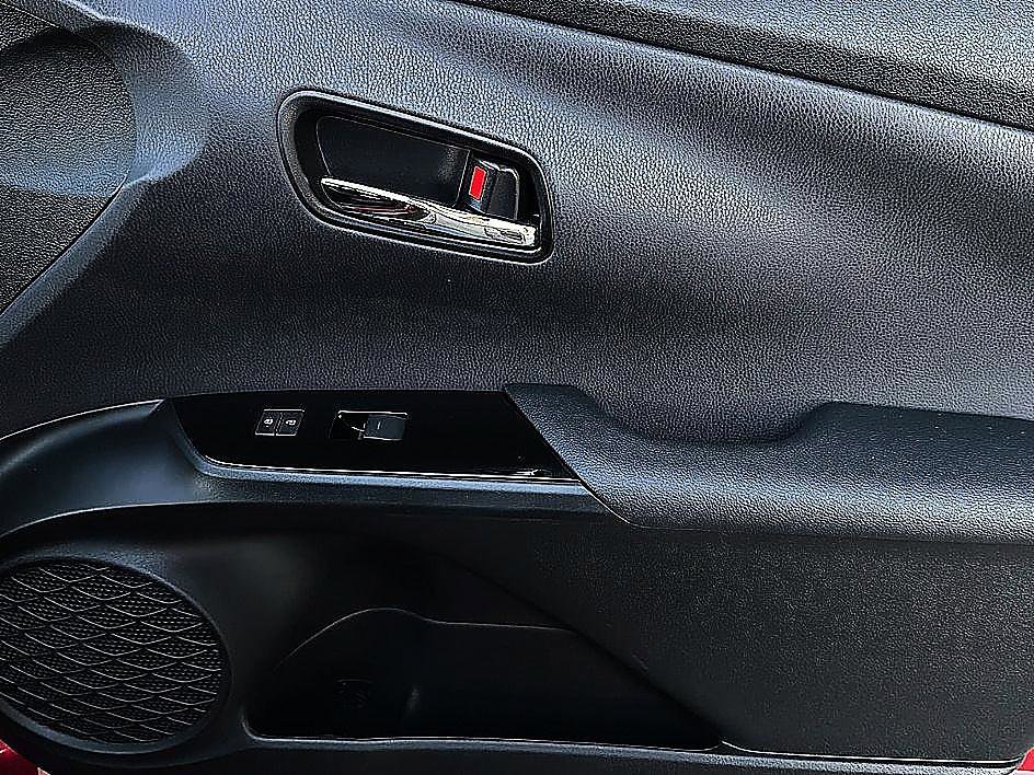 Used 2020 Toyota Prius LE AWD/4WD image 22