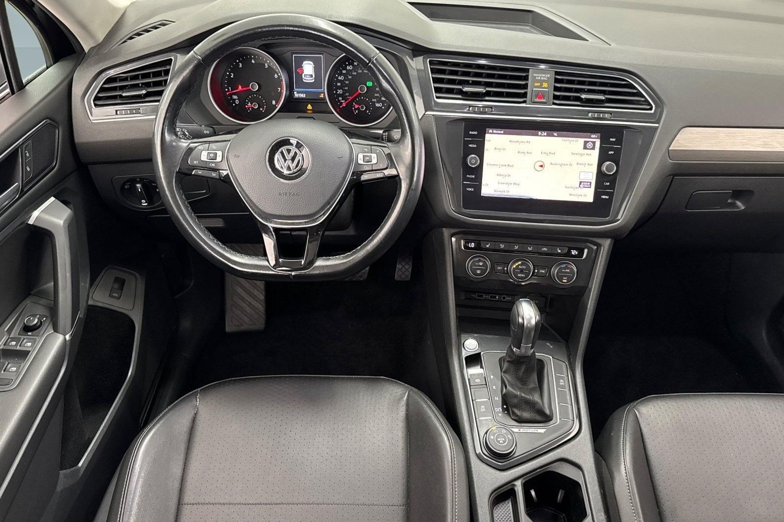 Used 2018 Volkswagen Tiguan SEL AWD/4WD image 31