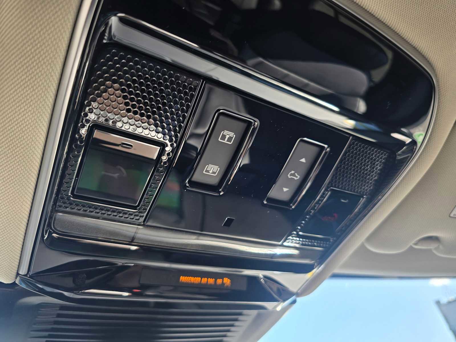 New 2025 Land Rover Range Rover SE image 34