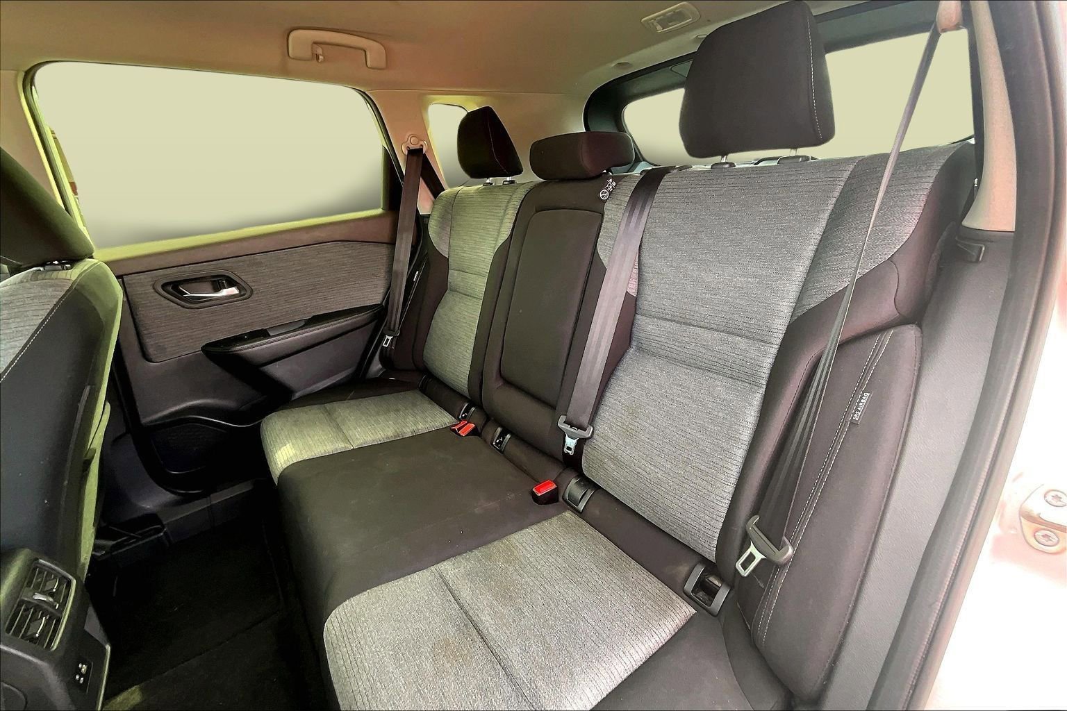 Used 2023 Nissan Rogue SV image 26