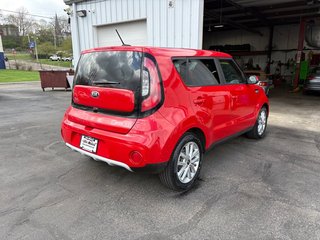 Used 2019 Kia Soul + image 3