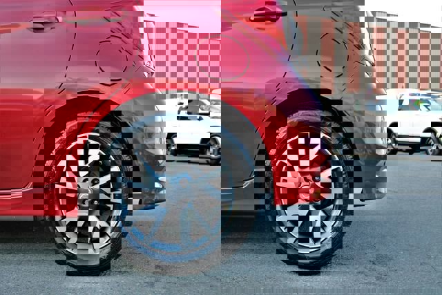 Used 2015 Nissan Versa Note SR w/ SR Tech Package image 7