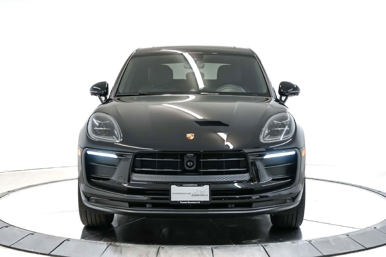 Certified 2026 Porsche Macan AWD/4WD image 6