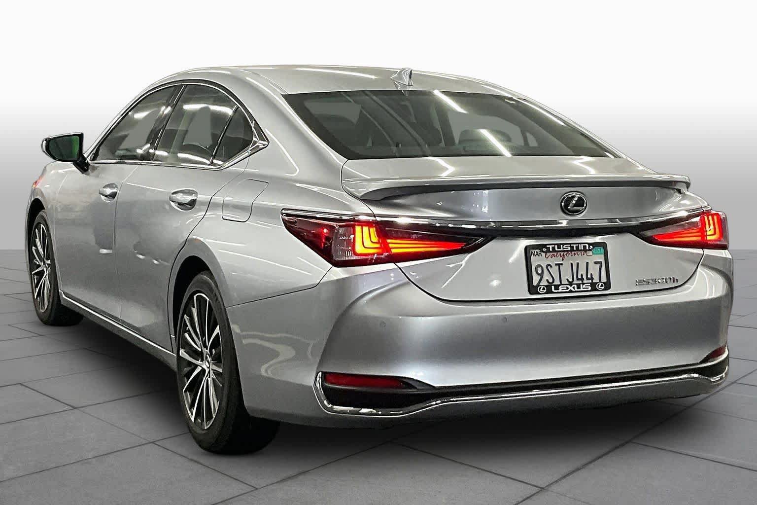 Used 2025 Lexus ES 300h w/ Premium Package FWD image 12