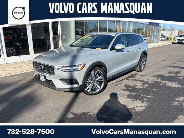 Used 2025 Volvo V60 B5 Cross Country Plus