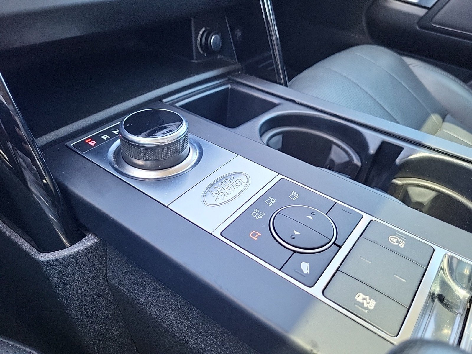 Used 2019 Land Rover Discovery SE AWD/4WD image 25