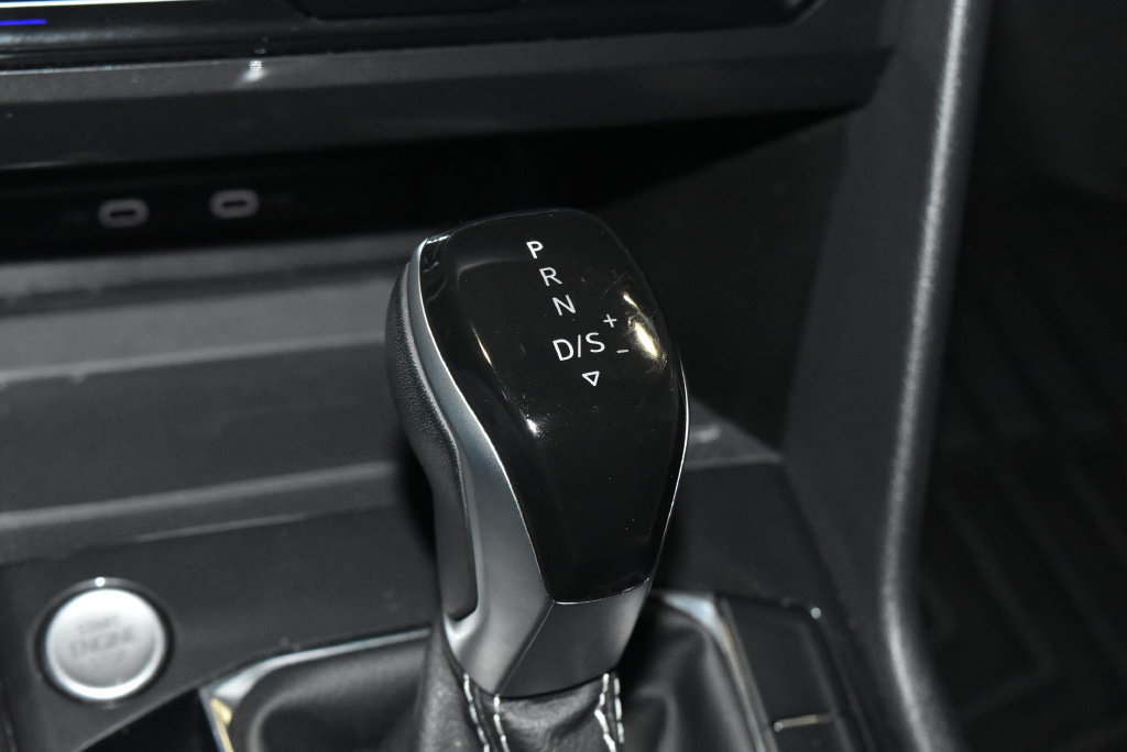 Used 2024 Volkswagen Tiguan SE R-Line AWD/4WD image 16
