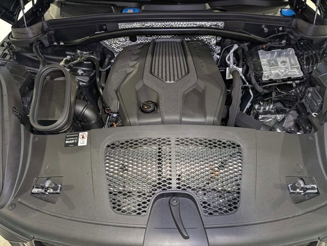 Certified 2025 Porsche Macan image 24