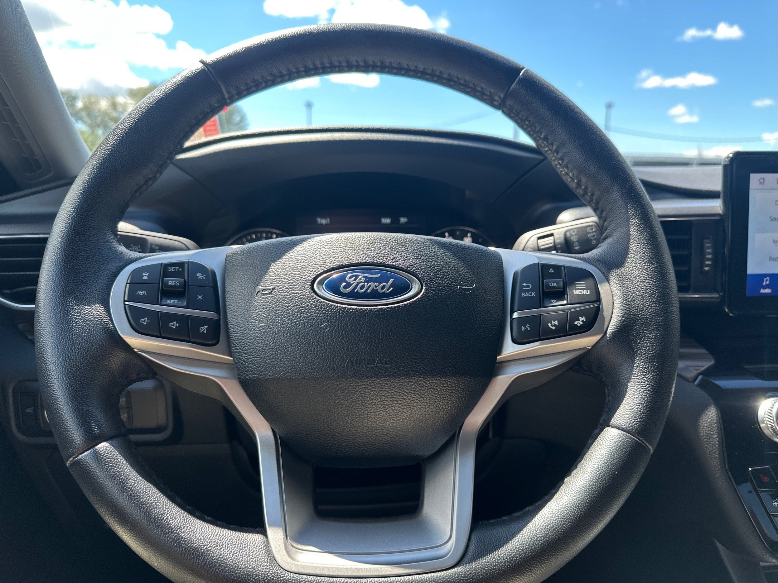 Used 2024 Ford Explorer Limited AWD/4WD image 18
