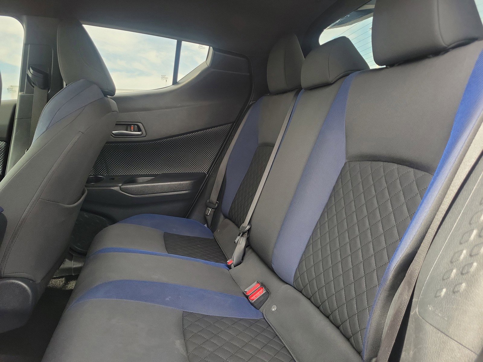 Used 2021 Toyota C-HR XLE FWD image 9