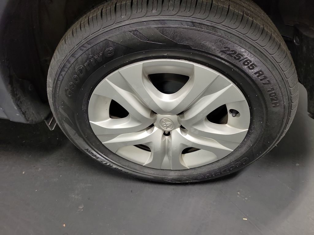 Used 2015 Toyota RAV4 LE image 10