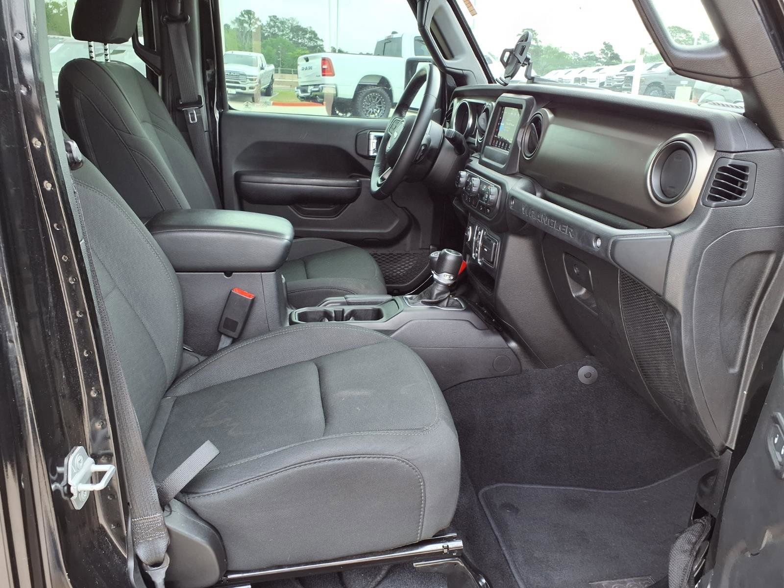 Used 2018 Jeep Wrangler Unlimited Sport S AWD/4WD image 19