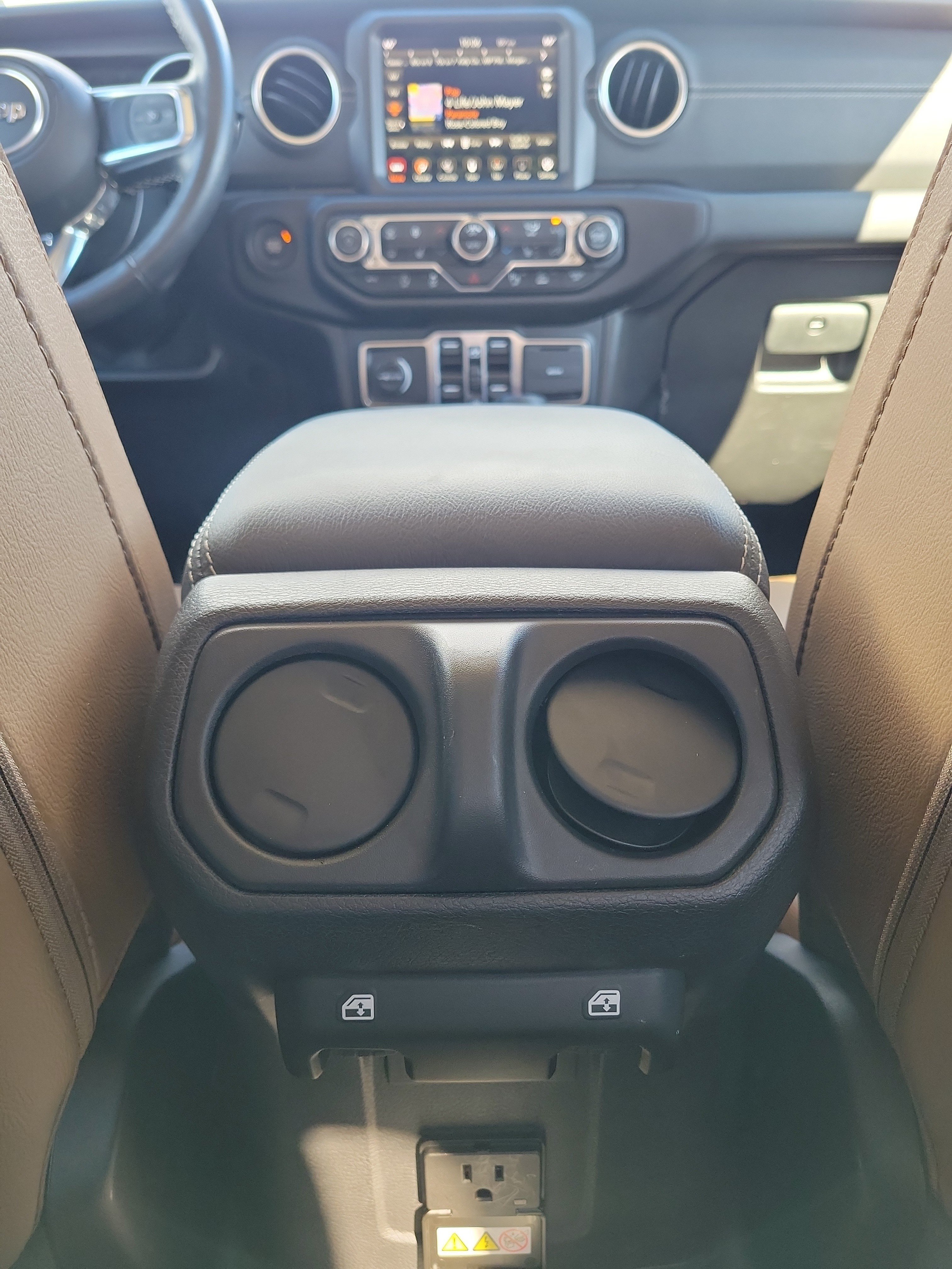 Used 2022 Jeep Gladiator Overland w/ Popular Equipment Package AWD/4WD image 14