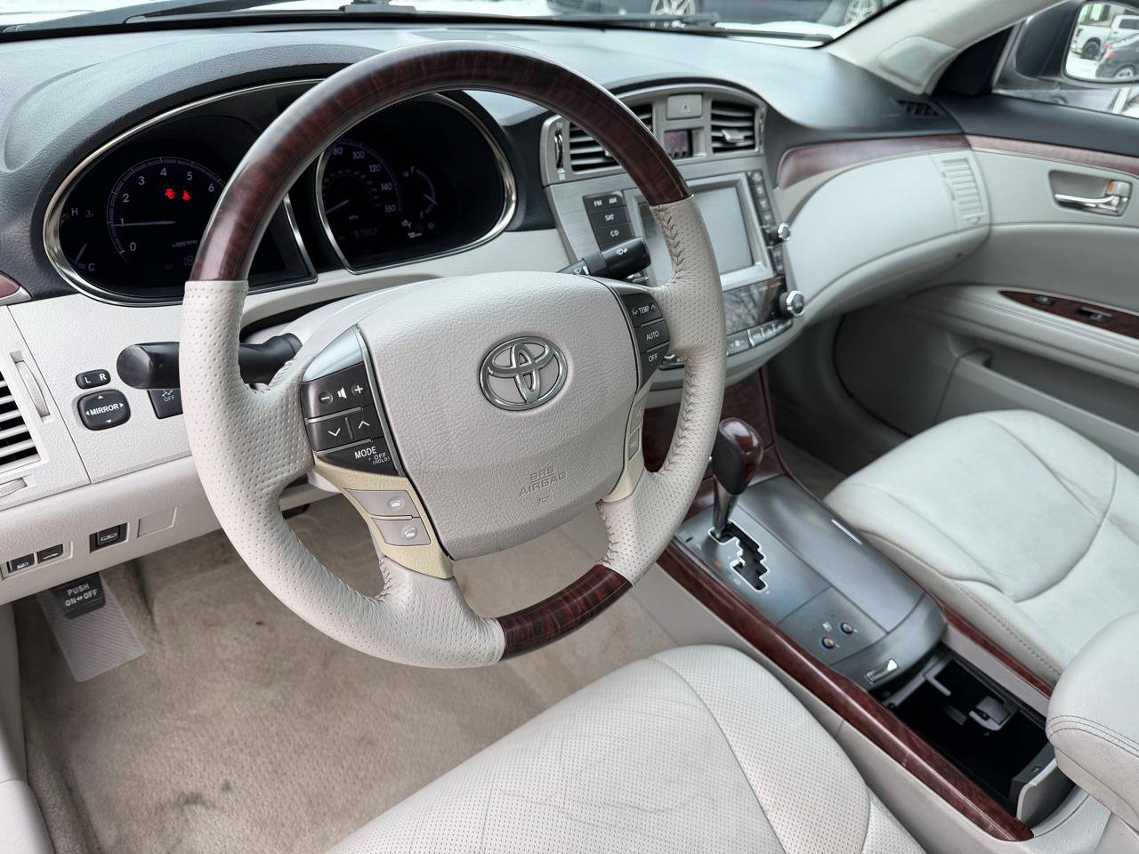 Used 2012 Toyota Avalon Limited image 9