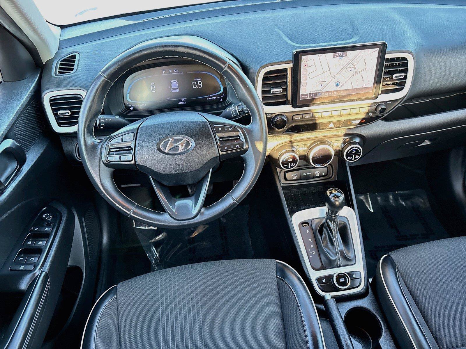 Used 2023 Hyundai Venue Limited FWD image 22