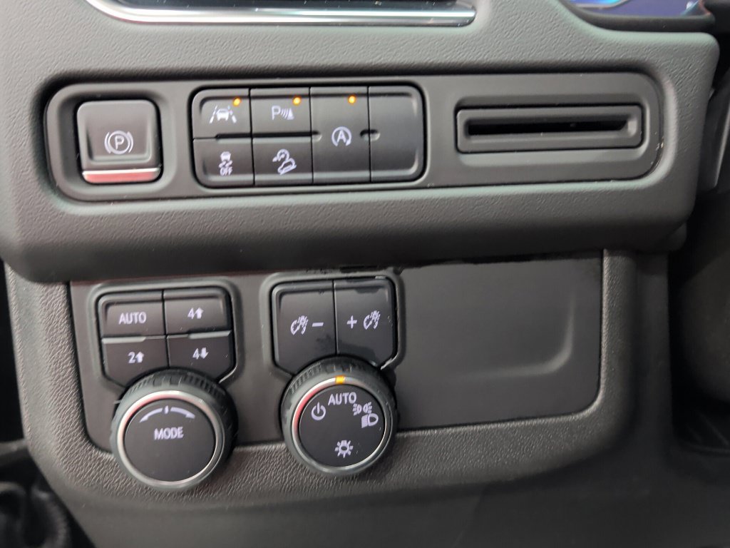 Used 2023 Chevrolet Tahoe Premier AWD/4WD image 12