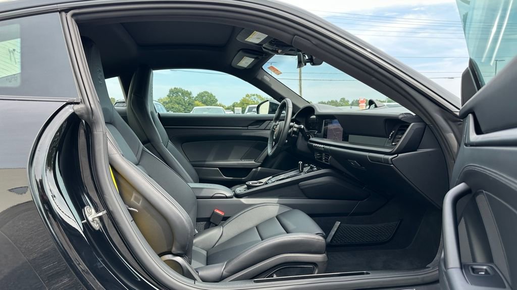 Used 2025 Porsche 911 Carrera image 30