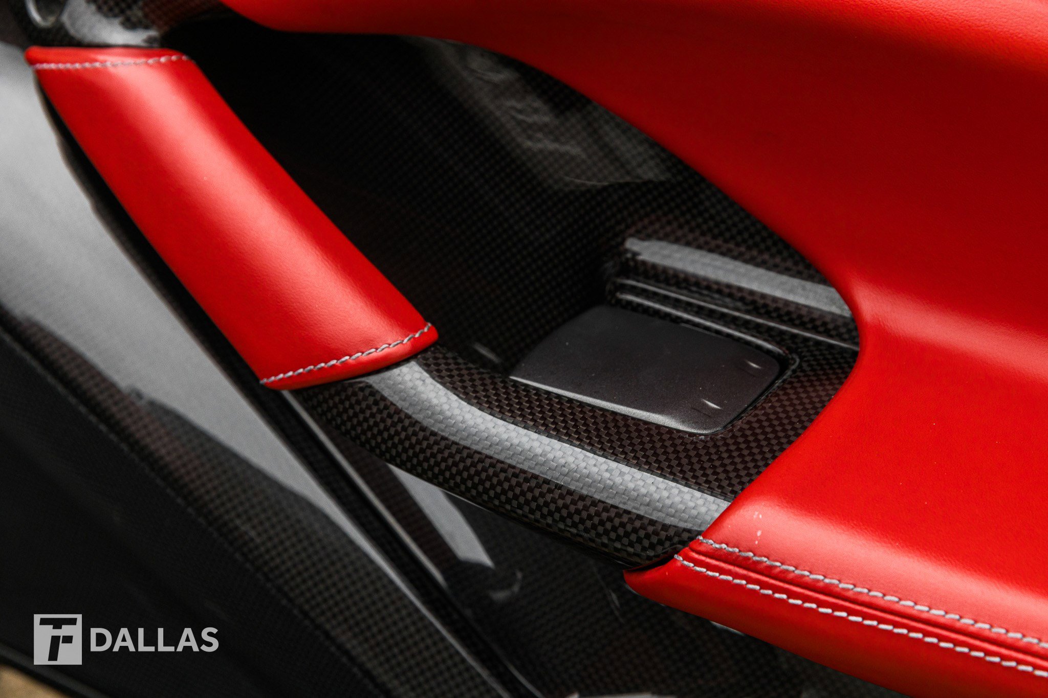 Used 2021 Ferrari F8 Tributo image 34