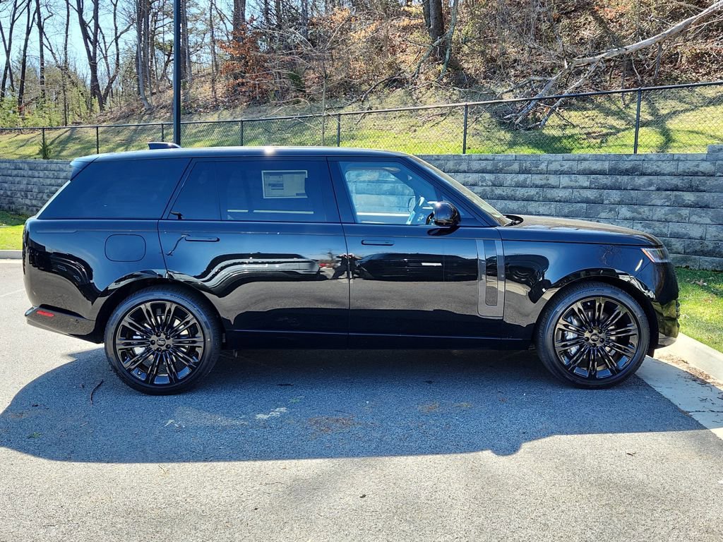 New 2026 Land Rover Range Rover Long Wheelbase SE AWD/4WD image 11