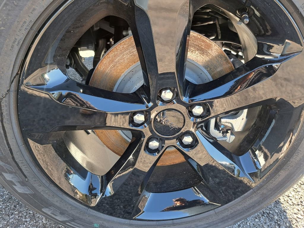 New 2025 Jeep Grand Cherokee L Laredo image 18