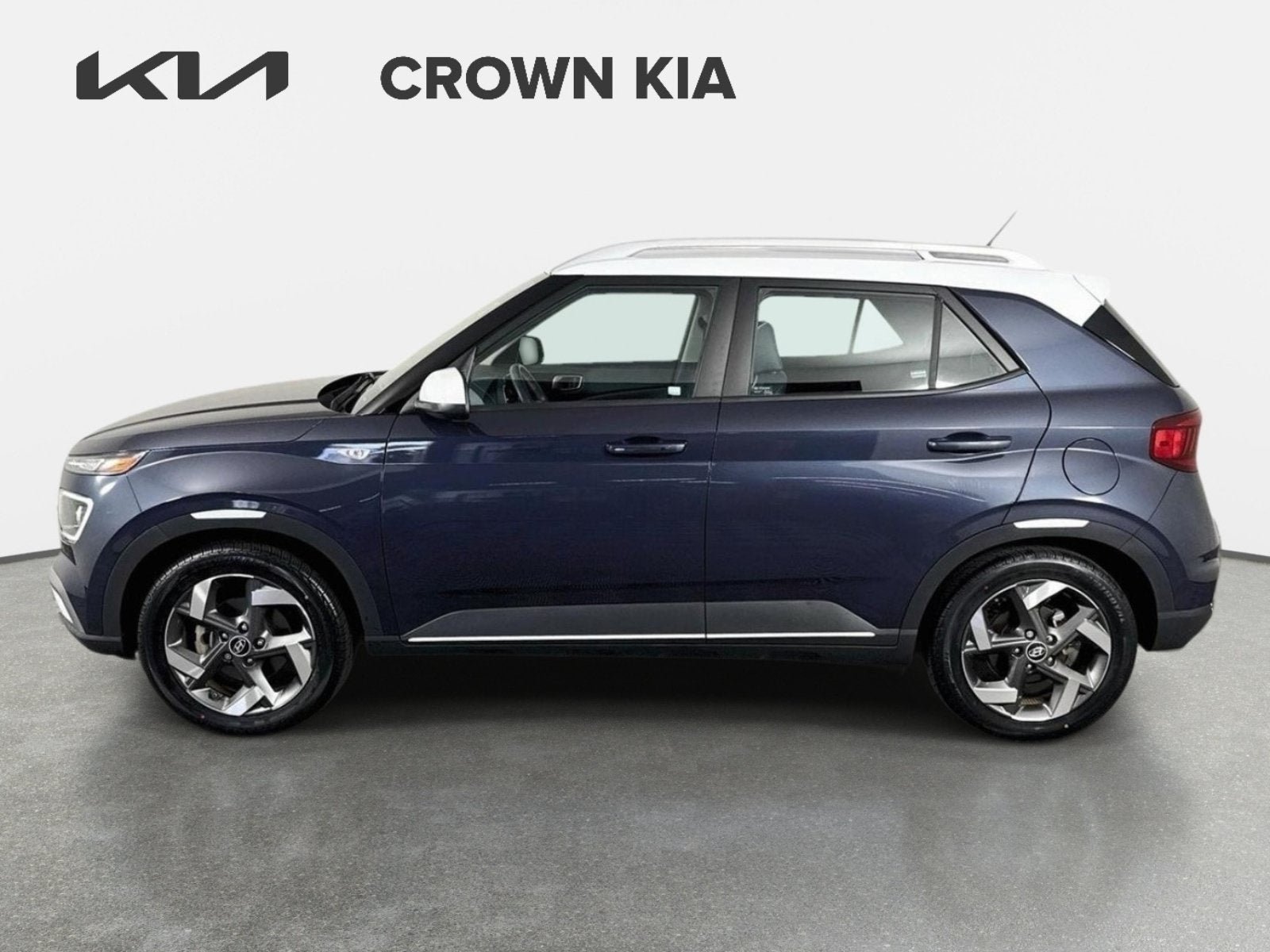 Used 2023 Hyundai Venue Limited w/ Cargo Package FWD image 9